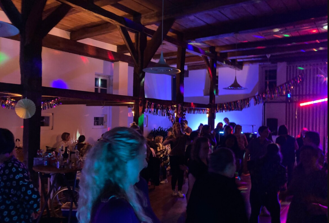 115 Frauen gingen Tanzen in Leeden - nur Frauen - Party sie geht tanzen in Leeden auch 2026 ein "voller Erfolg"