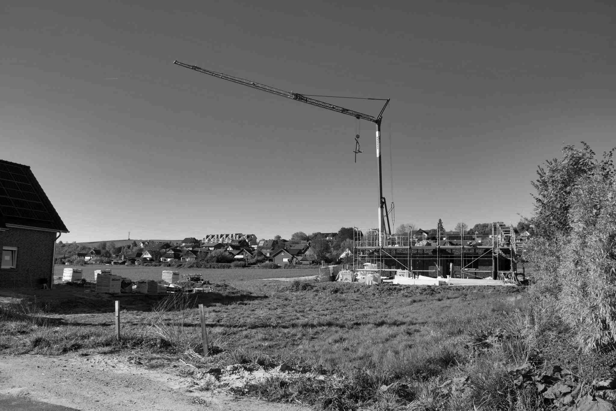 Brochterbecks Neubaugebiet: Kräne (& Grill) im Arbeitsmodus