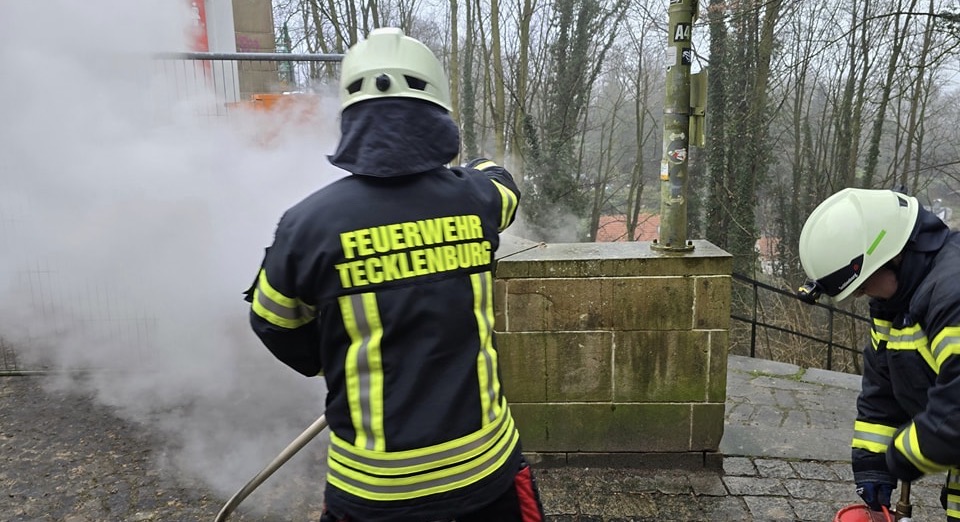 Flächenbrand in Brochterbeck: Feuerwehr mit 6 Fahrzeugen alarmiert
