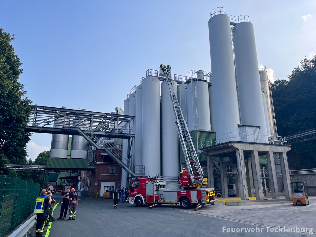 Brand bei Kröner Stärke – gleich 3 Feuerwehren alarmiert