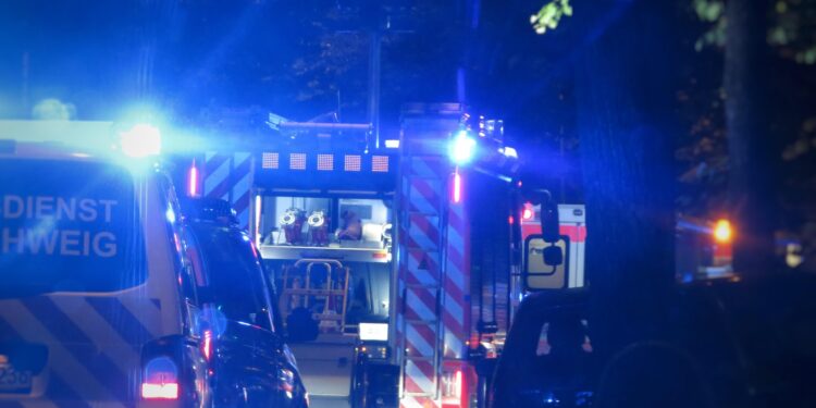 Jonas Augustin-Symbolbild-Pixabay-blaulicht-dunkelheit-unfall-polizei-feuerwehr-einsatz-rettungsdienst