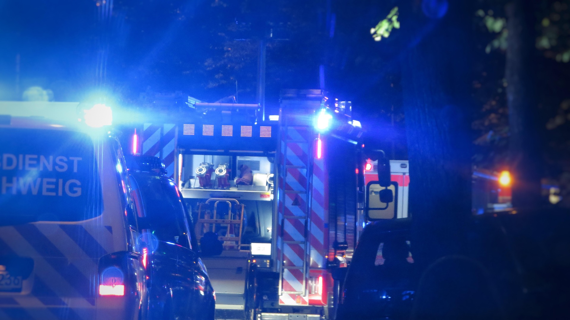 Jonas Augustin-Symbolbild-Pixabay-blaulicht-dunkelheit-unfall-polizei-feuerwehr-einsatz-rettungsdienst