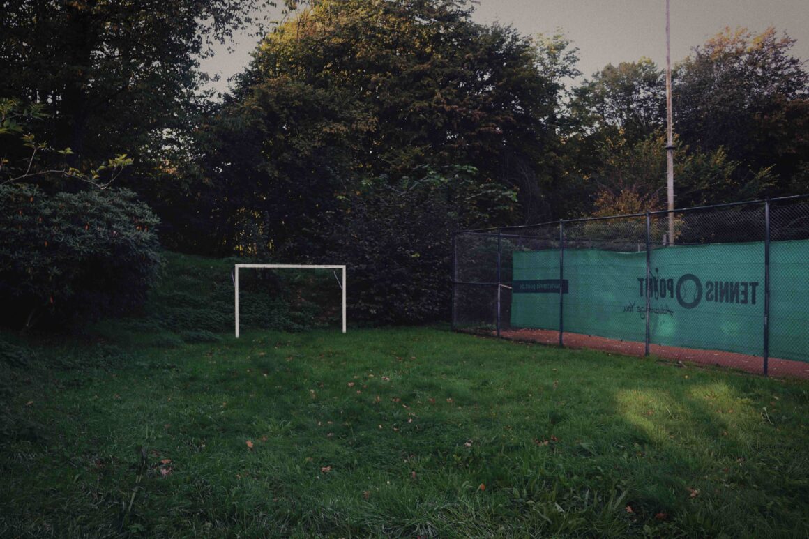 Hier sollen zum Saisonstart 2027 Menschen Padel spielen können.